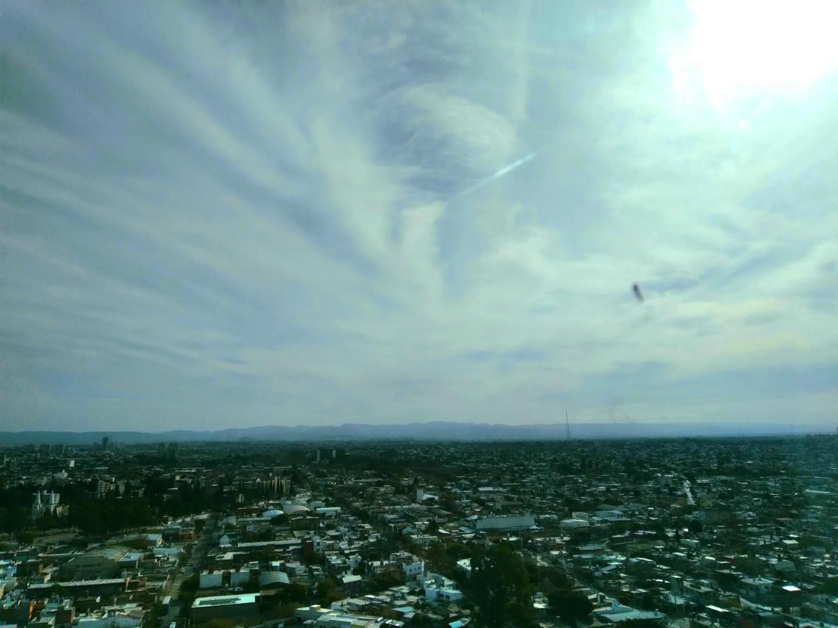 Apartment Skyline View On 22nd Floor