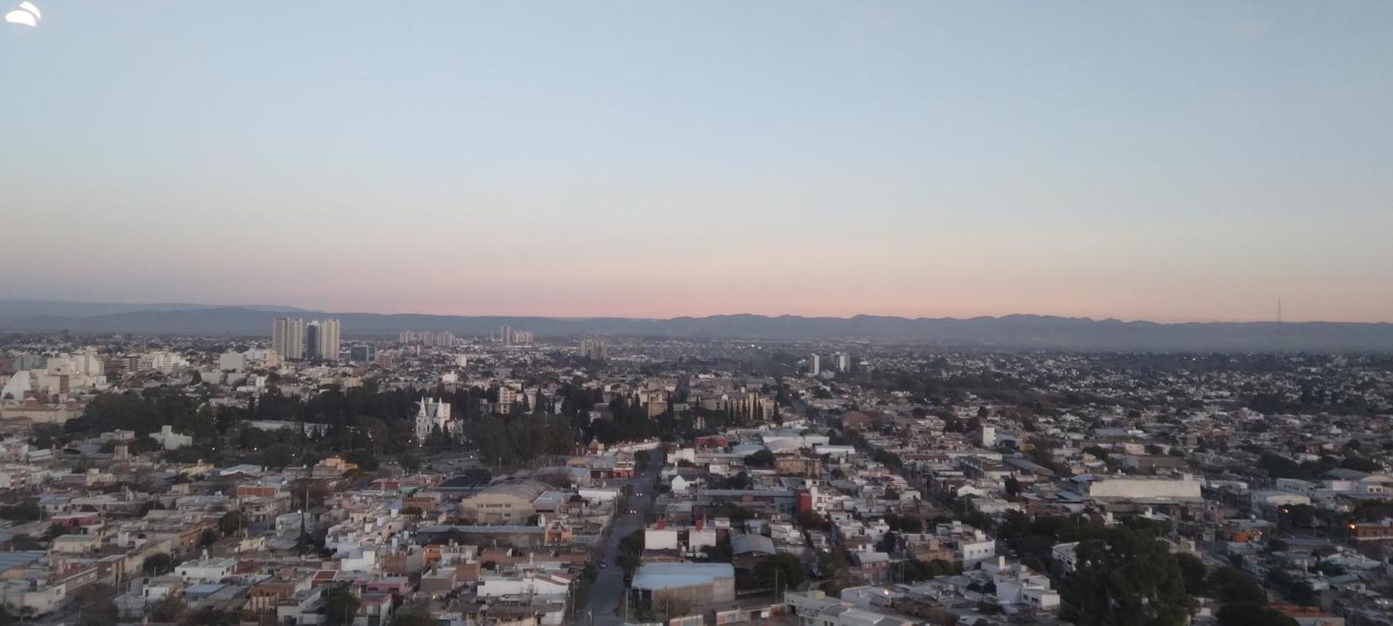 Skyline View On 22nd Floor Apartment Cordoba